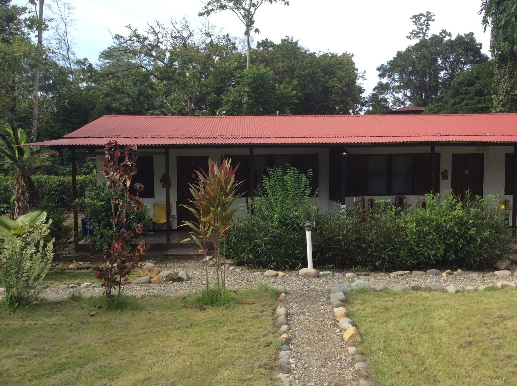 Cabinas Los Tucanes Cahuita Bagian luar foto