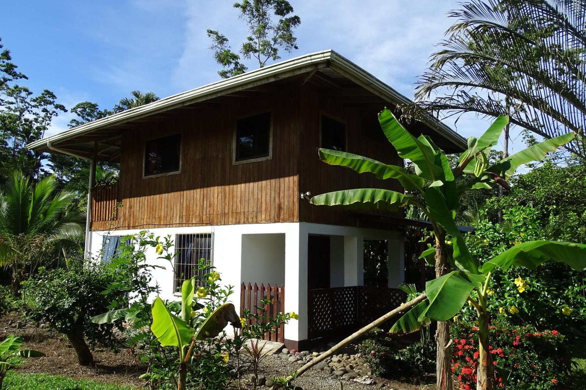 Cabinas Los Tucanes Cahuita Bagian luar foto