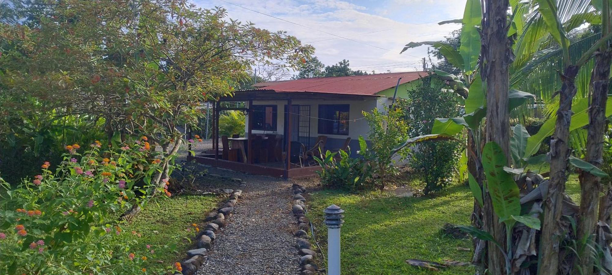 Cabinas Los Tucanes Cahuita Bagian luar foto